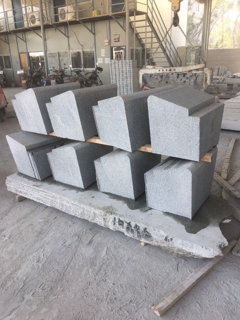 白麻石材圆柱加工与深圳石材厂的异型加工服务